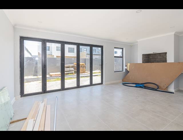 4 BEDROOM FREEHOLD FOR SALE IN PARKLANDS NORTH